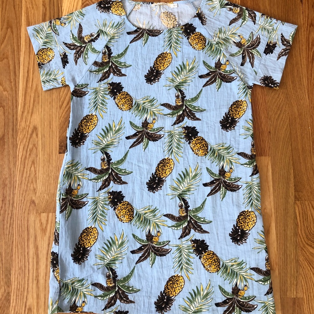 Pineapple shift dress with pockets!